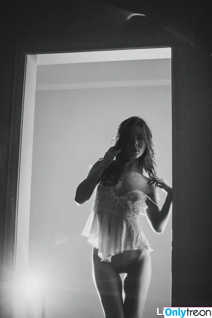Guerlain nude photo #0318 (Anastasia S / Dominika / Lili / Lily C / Lily Chey / Nasty Q. / lea_guerlin / sia89)