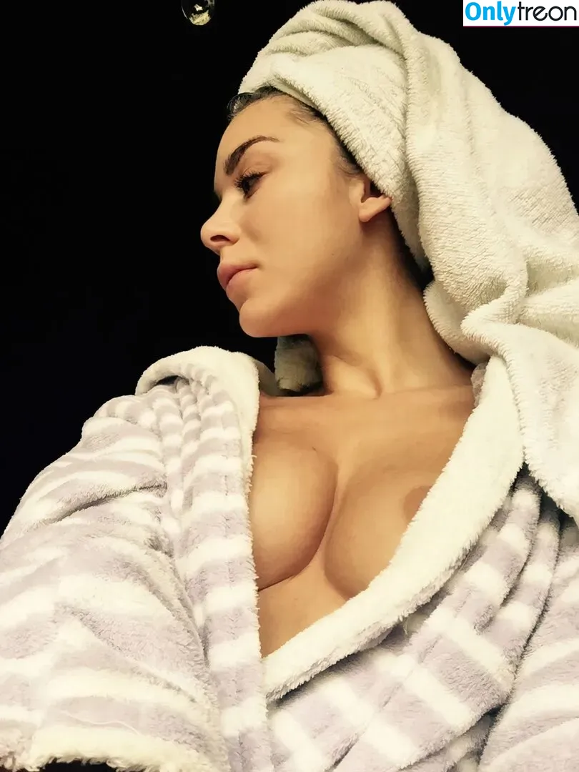 Guerlain nude photo #0343 (Anastasia S / Dominika / Lili / Lily C / Lily Chey / Nasty Q. / lea_guerlin / sia89)