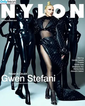 Gwen Stefani / gwenstefani nude photo #0011