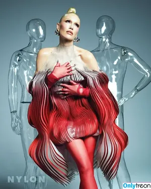 Gwen Stefani / gwenstefani nude photo #0013