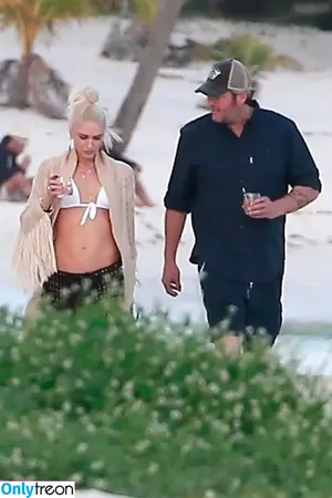Gwen Stefani / gwenstefani nude photo #0060