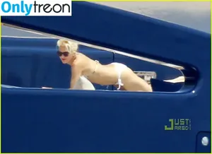 Gwen Stefani / gwenstefani nude photo #0072