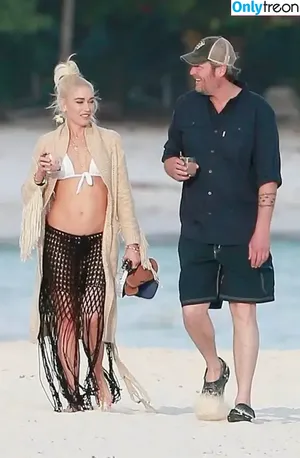Gwen Stefani / gwenstefani nude photo #0080