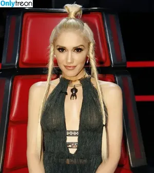 Gwen Stefani / gwenstefani nude photo #0081