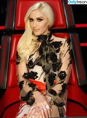 Gwen Stefani / gwenstefani nude photo #0086