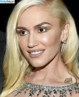 Gwen Stefani / gwenstefani nude photo #0092