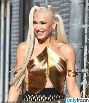 Gwen Stefani / gwenstefani nude photo #0097