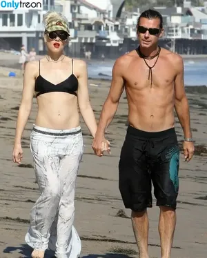 Gwen Stefani / gwenstefani nude photo #0101