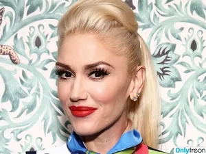 Gwen Stefani / gwenstefani nude photo #0109