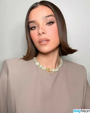 Hailee Steinfeld / hailee_steinfeld / haileesteinfeld nude photo #0030