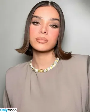 Hailee Steinfeld / hailee_steinfeld / haileesteinfeld nude photo #0031