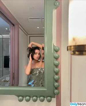 Hailee Steinfeld / hailee_steinfeld / haileesteinfeld nude photo #0040
