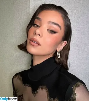 Hailee Steinfeld / hailee_steinfeld / haileesteinfeld nude photo #0051