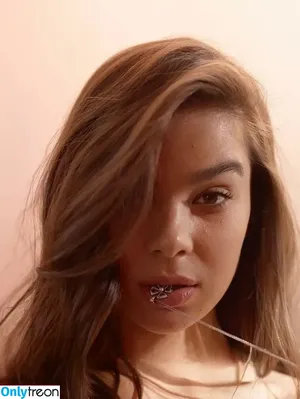 Hailee Steinfeld / hailee_steinfeld / haileesteinfeld nude photo #0065