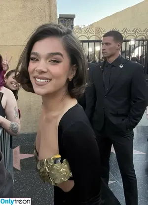 Hailee Steinfeld / hailee_steinfeld / haileesteinfeld nude photo #0092