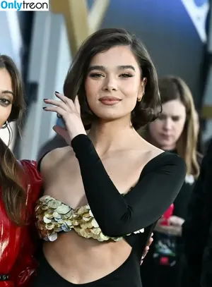 Hailee Steinfeld / hailee_steinfeld / haileesteinfeld nude photo #0104