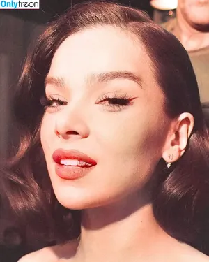 Hailee Steinfeld / hailee_steinfeld / haileesteinfeld nude photo #0482