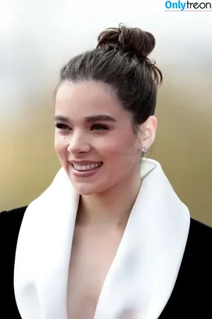 Hailee Steinfeld / hailee_steinfeld / haileesteinfeld nude photo #0489