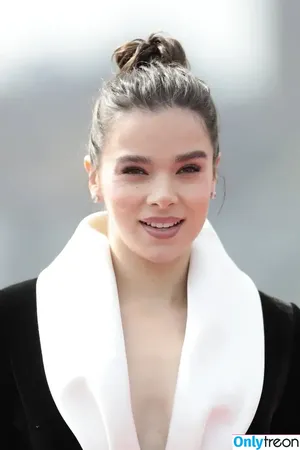 Hailee Steinfeld / hailee_steinfeld / haileesteinfeld nude photo #0494