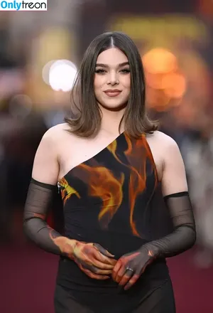 Hailee Steinfeld / hailee_steinfeld / haileesteinfeld nude photo #0558