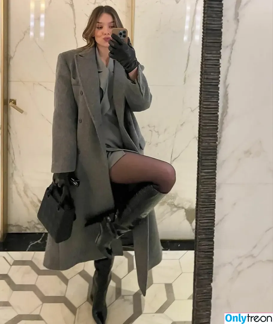Hailee Steinfeld nude photo #0001 (hailee_steinfeld / haileesteinfeld)