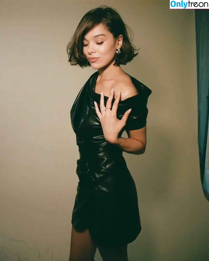 Hailee Steinfeld nude photo #0053 (hailee_steinfeld / haileesteinfeld)