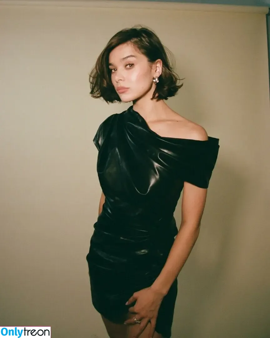 Hailee Steinfeld nude photo #0054 (hailee_steinfeld / haileesteinfeld)