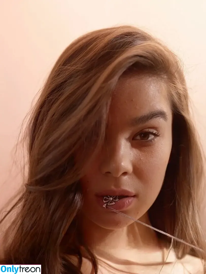 Hailee Steinfeld nude photo #0065 (hailee_steinfeld / haileesteinfeld)