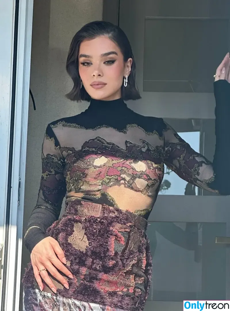 Hailee Steinfeld nude photo #0068 (hailee_steinfeld / haileesteinfeld)