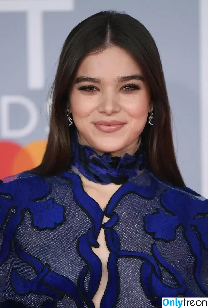 Hailee Steinfeld nude photo #0069 (hailee_steinfeld / haileesteinfeld)