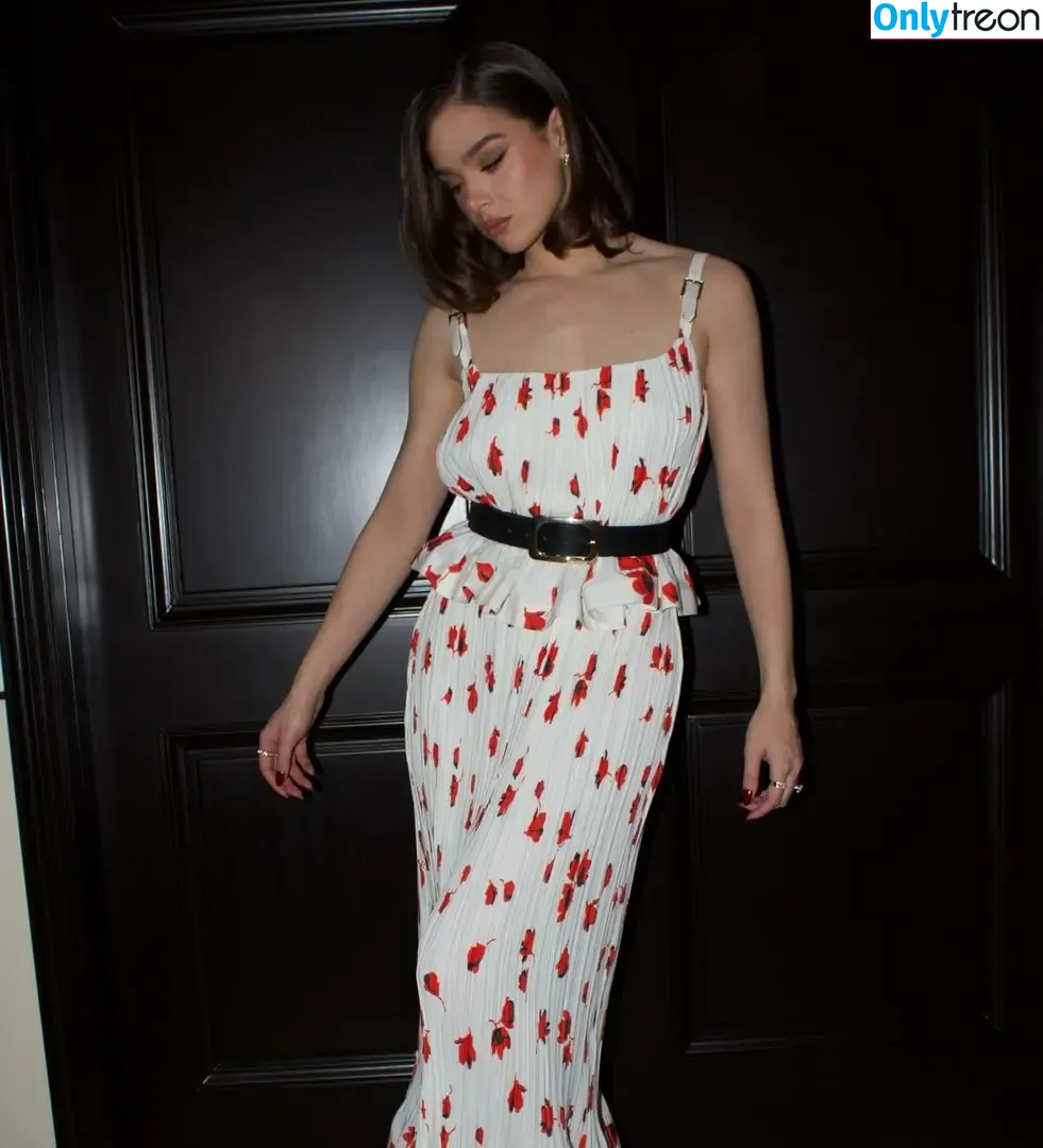 Hailee Steinfeld nude photo #0479 (hailee_steinfeld / haileesteinfeld)