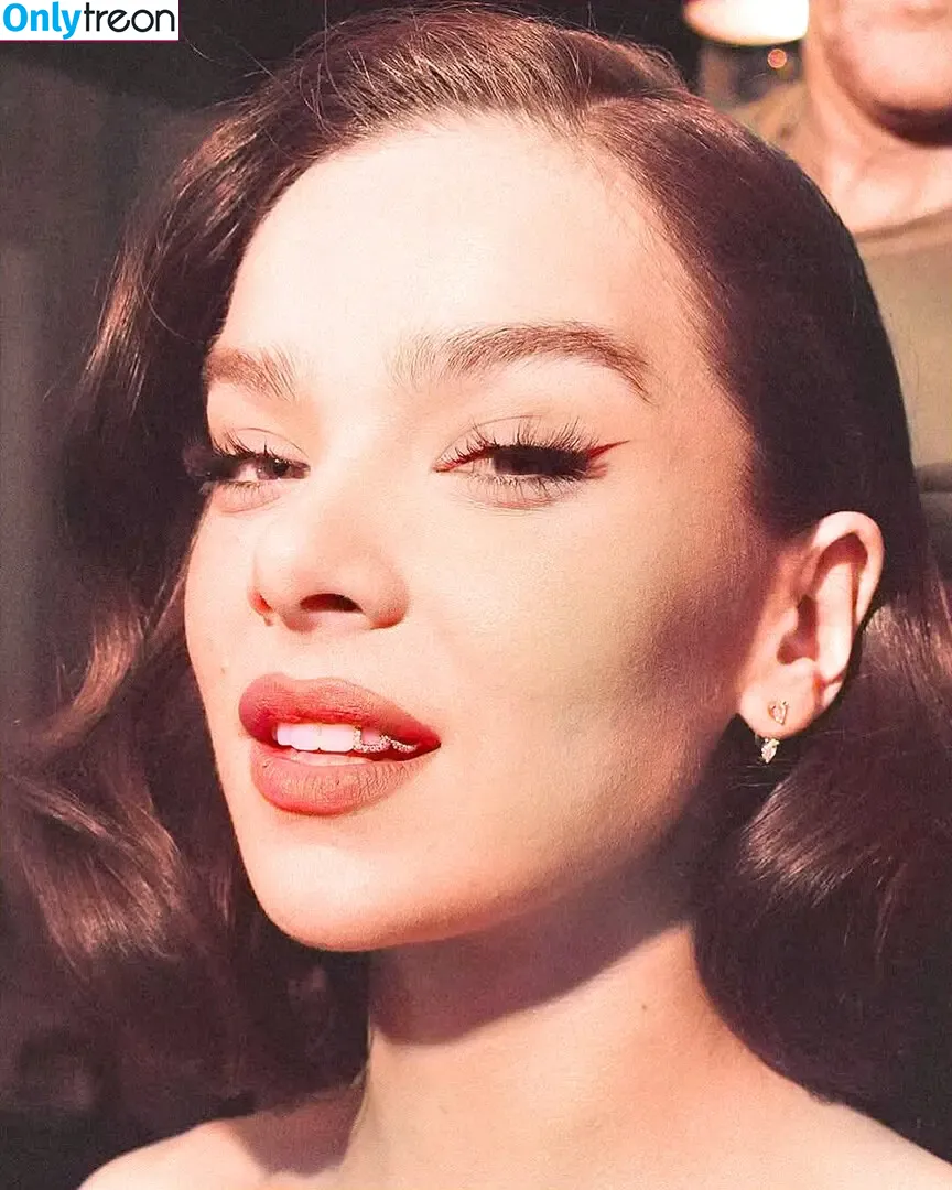 Hailee Steinfeld nude photo #0482 (hailee_steinfeld / haileesteinfeld)