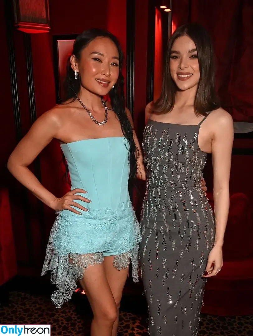 Hailee Steinfeld nude photo #0523 (hailee_steinfeld / haileesteinfeld)