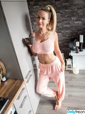 Hailey-B / haileyb_offiziell nude photo #0102