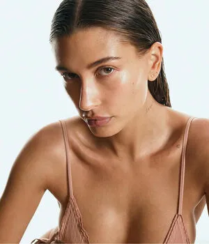 Hailey Baldwin Bieber / haileybieber nude photo #0035