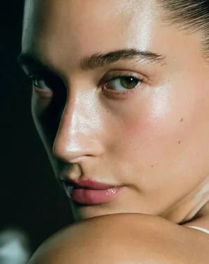 Hailey Baldwin Bieber / haileybieber nude photo #0147