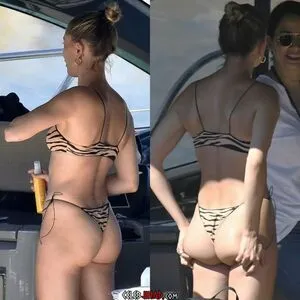 Hailey Baldwin Bieber / haileybieber nude photo #0170