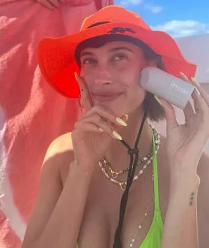 Hailey Baldwin Bieber / haileybieber nude photo #0175