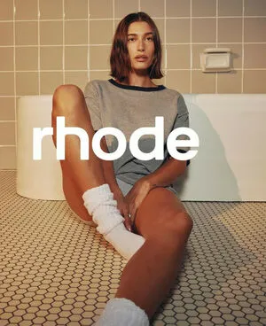 Hailey Baldwin Bieber / haileybieber nude photo #0446
