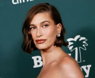 Hailey Baldwin Bieber / haileybieber nude photo #0468
