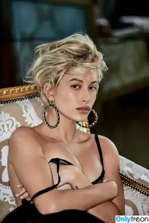 Hailey Baldwin Bieber / haileybieber nude photo #0908