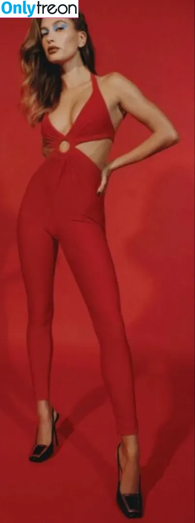 Hailey Baldwin Bieber nude photo #0002 (haileybieber)