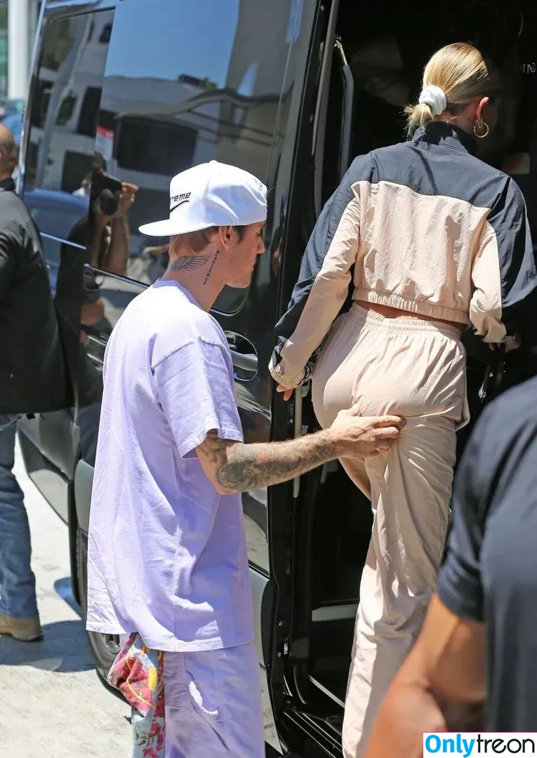 Hailey Baldwin Bieber nude photo #0026 (haileybieber)