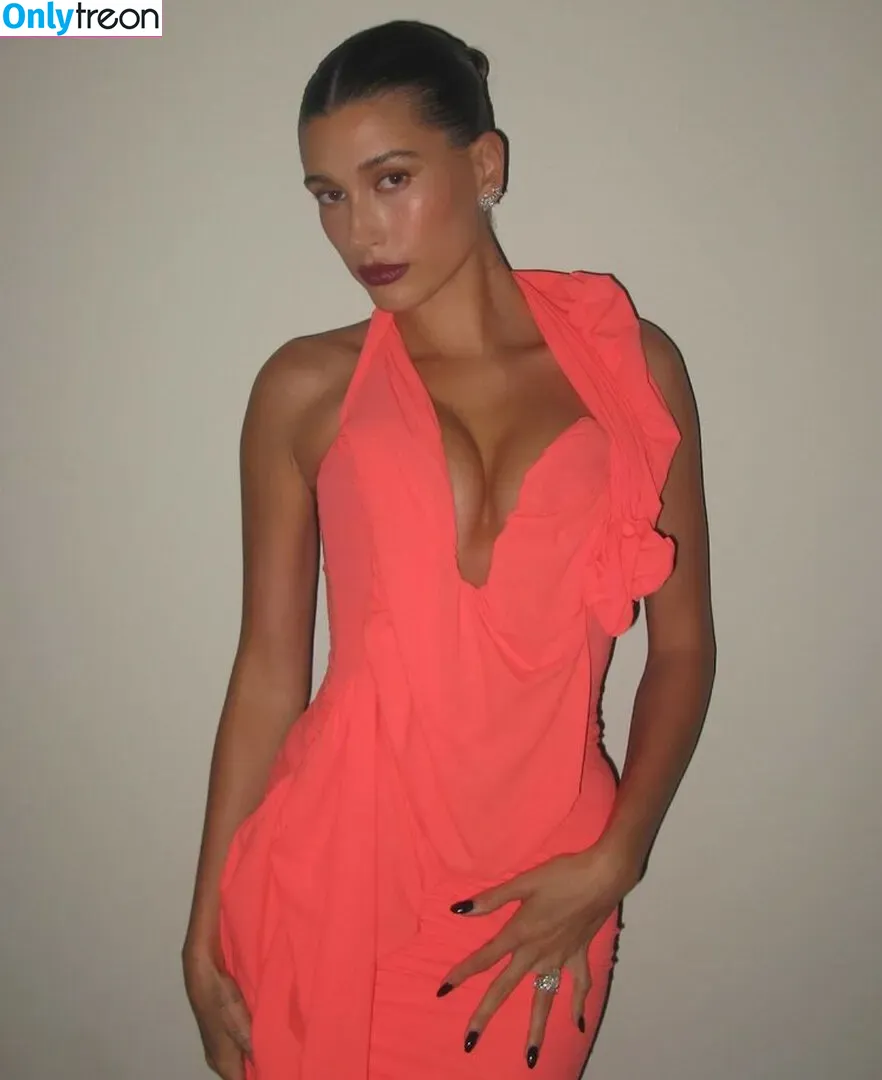 Hailey Baldwin Bieber nude photo #0103 (haileybieber)