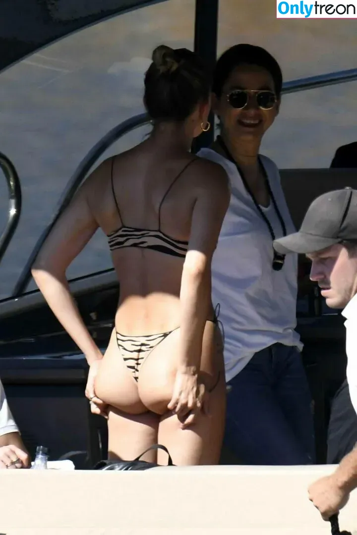 Hailey Baldwin Bieber nude photo #0199 (haileybieber)