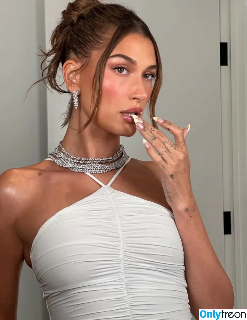 Hailey Baldwin Bieber nude photo #0283 (haileybieber)