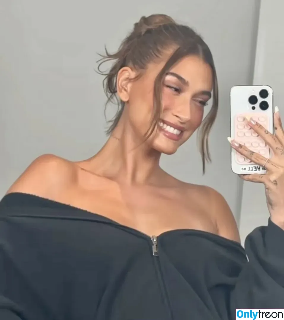 Hailey Baldwin Bieber nude photo #0284 (haileybieber)
