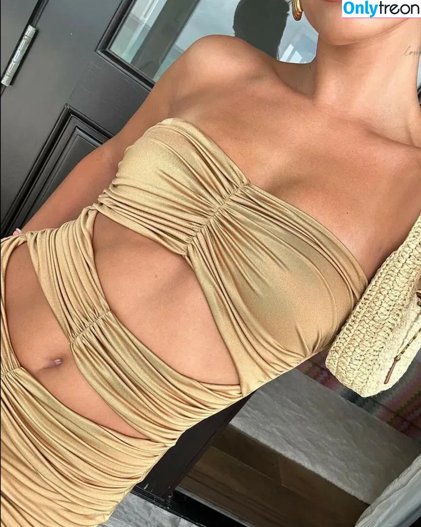Hailey Baldwin Bieber nude photo #0295 (haileybieber)