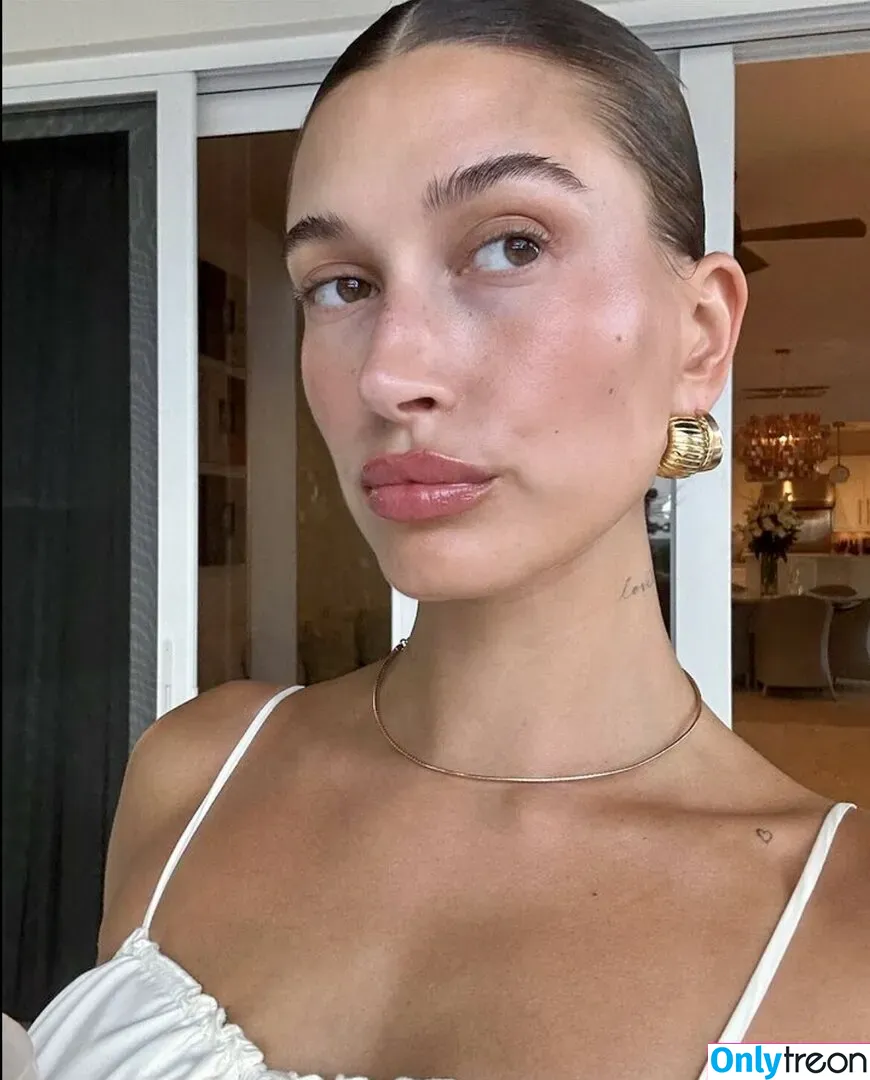 Hailey Baldwin Bieber nude photo #0298 (haileybieber)