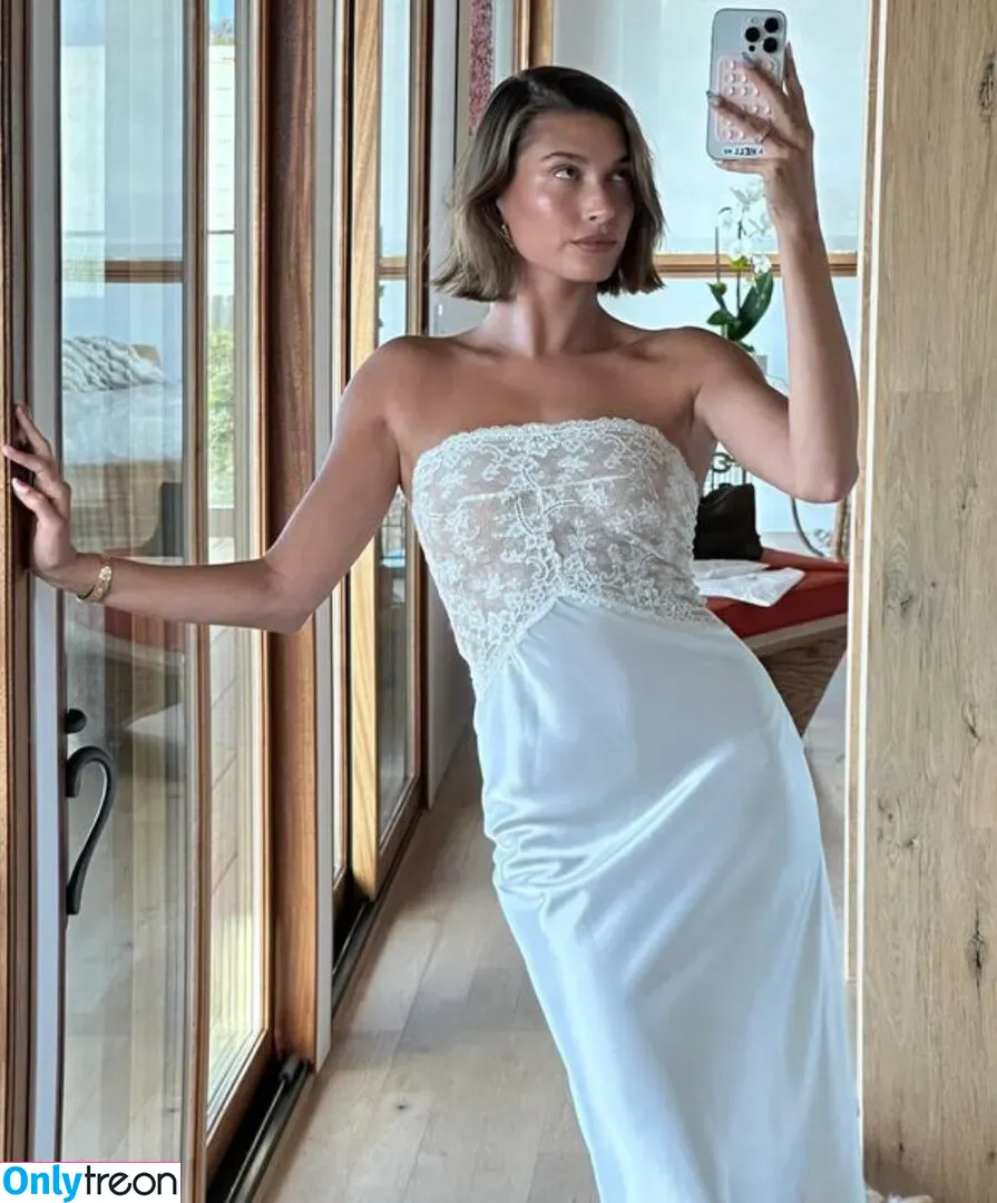 Hailey Baldwin Bieber nude photo #0315 (haileybieber)